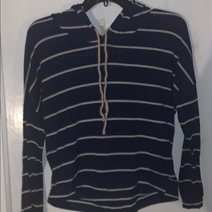 Long sleeve half shirt hoodie attached.